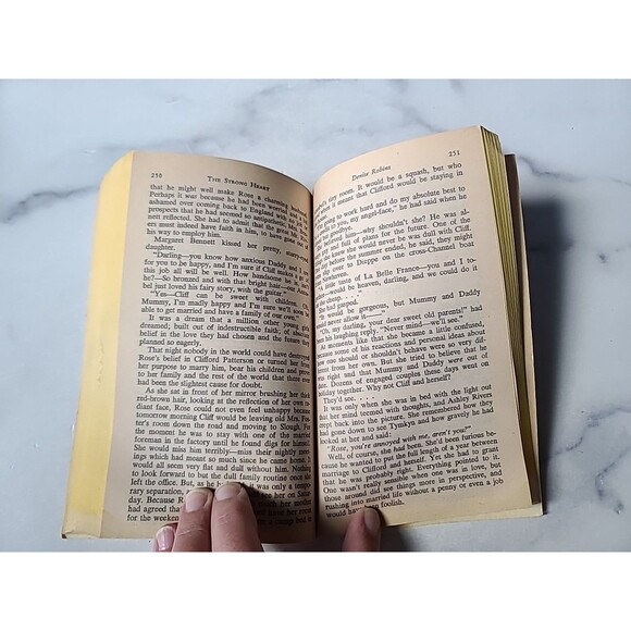 Love Volume VII by Denise Robins Paperback - Picture 7 of 10